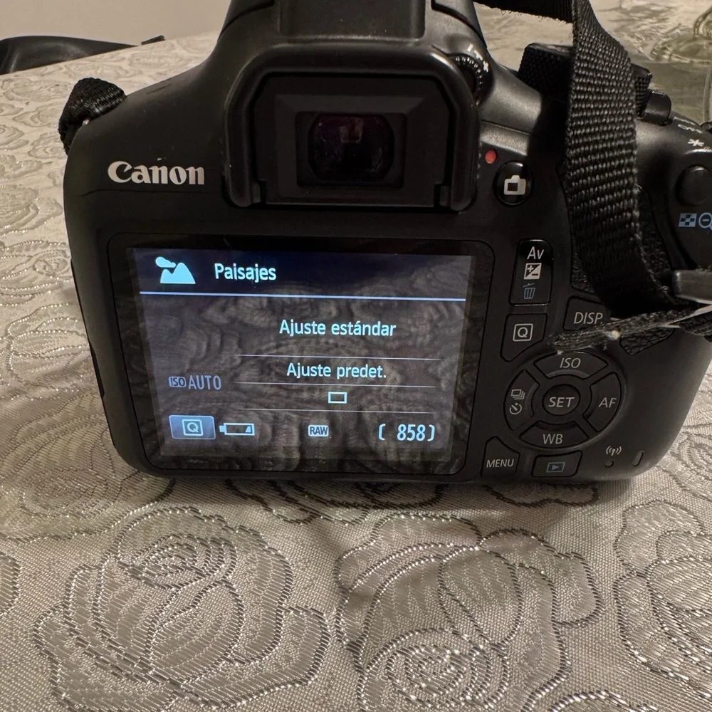 Canon EOS Rebel T6 DSLR Camera - Excellent Condition, Complete Kit